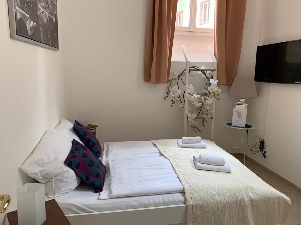 Ferienwohnungen Im Osteiner Hof ماينتس المظهر الخارجي الصورة